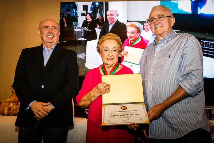 Entrega Medalha Mérito Cultural Ideal Clube Para Cybele Pontes 9202