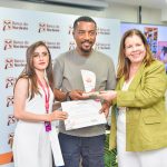 Aparecido Gonzaga Recebe Prêmio Da Superintendente Eliane Brasil