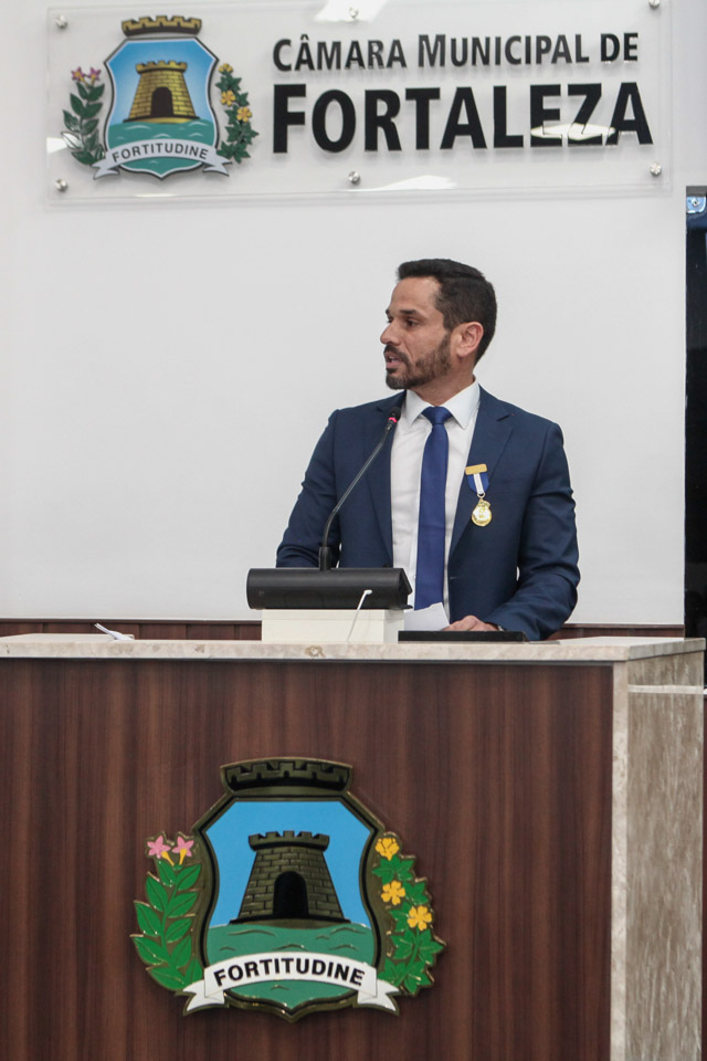 Conselheiro da ARCE Rafael Sá recebe Medalha Boticário Ferreira da