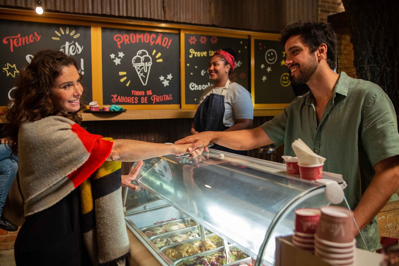 GIOVANNA E RODRIGO SIMAS (BEATRIZ E PABLO) (1)_Easy Resize.com