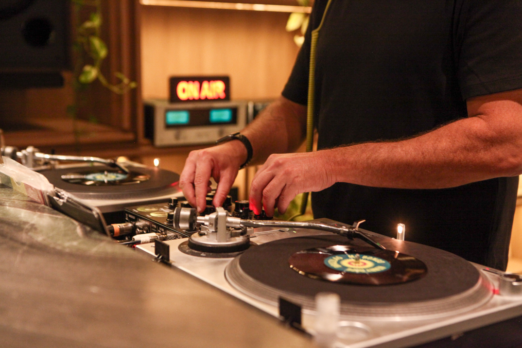 Moleska Listening Bar (7)