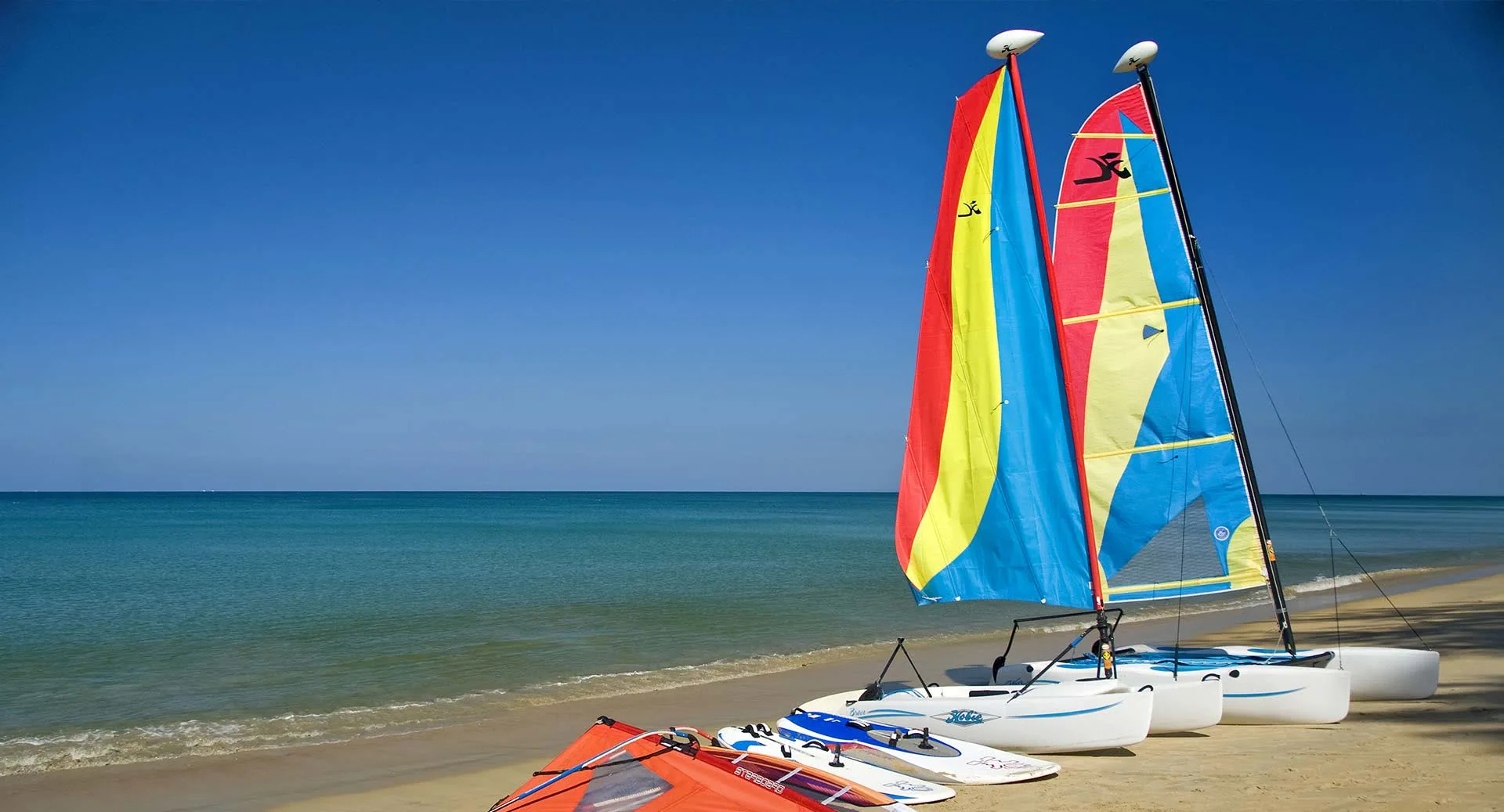 Anantara_mai_khao_phuket_non_motorised_water_sports_1920x1037