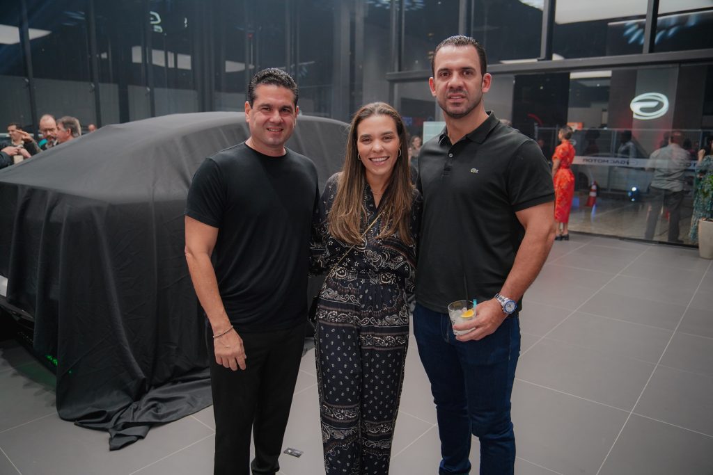 Rafael E Monique Bezerra, Victor Parahyba