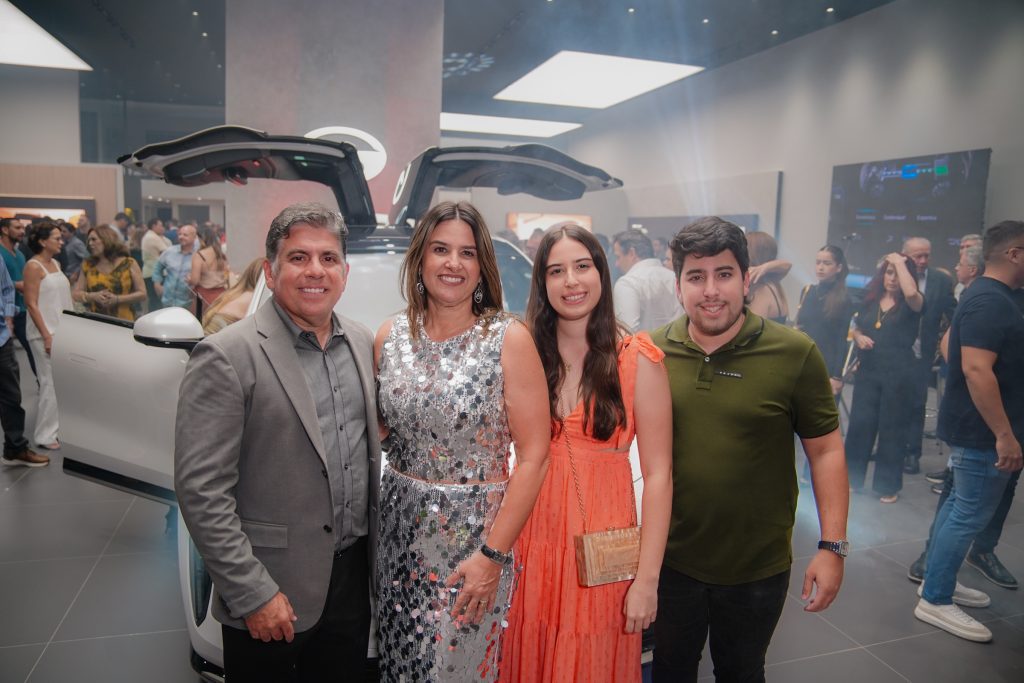 Wellington Jr, Renata Holanda, Marina Holanda E Gabriel Holanda