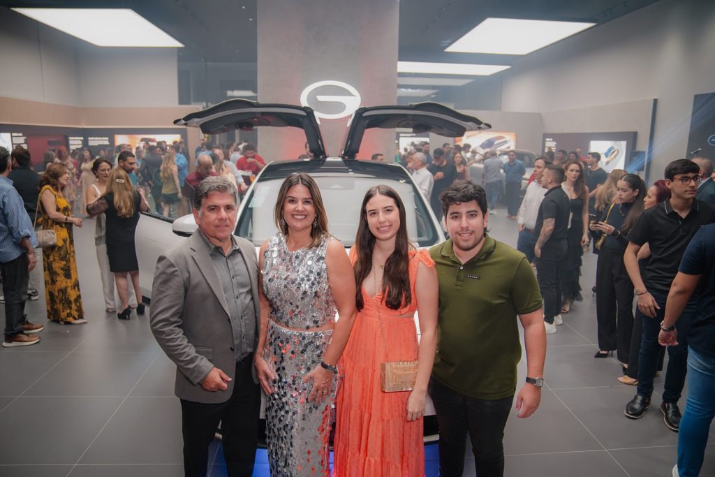 Wellington Jr, Renata Holanda, Marina Holanda E Gabriel Holanda 2