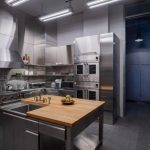 7.O Bilionario James Jannard Esta Vendendo Sua Casa No Numero 410 Da Trousdale Place Listada Por US 65 Milhoes 800x533