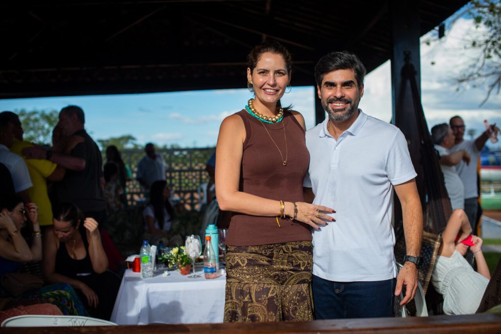 Camila Queiroz E Queroz Filho (2)_Easy Resize.com