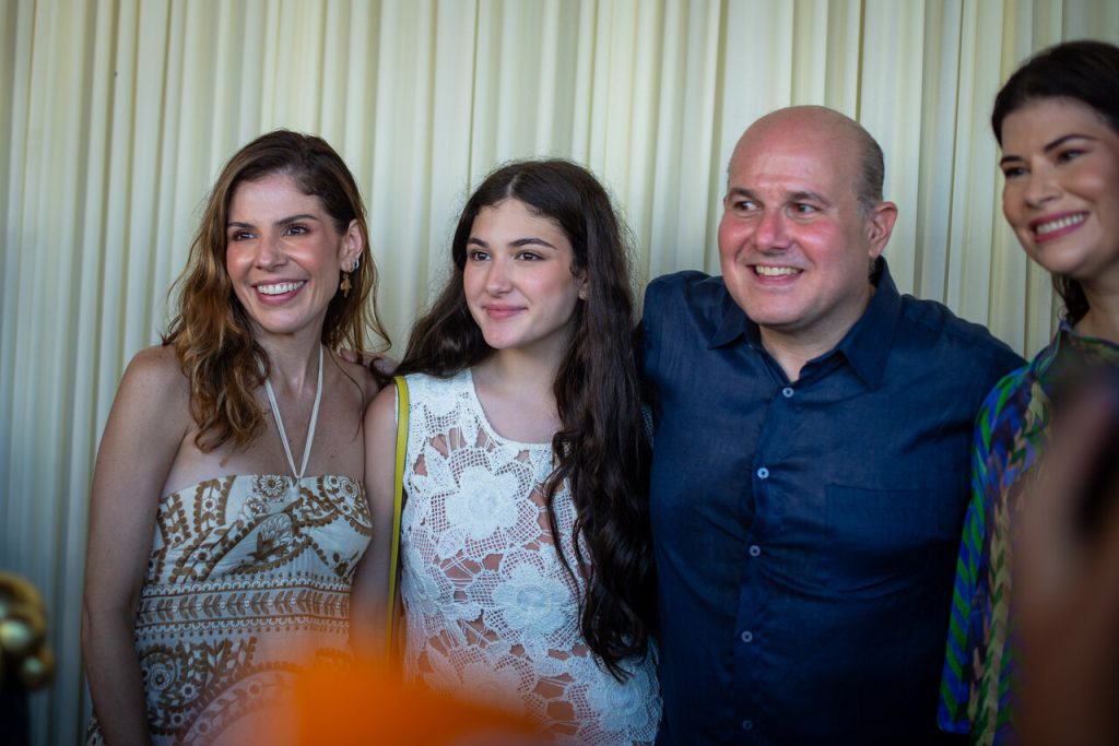 Carol Bezerra, Roberta, Roberto Cláudio E Ursula Mota (1)_Easy Resize.com