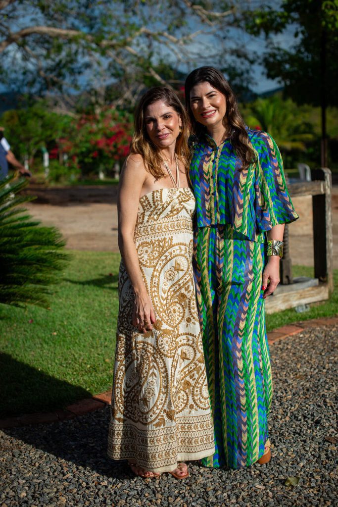 Carol Bezerra E Ursula Mota (2)_Easy Resize.com