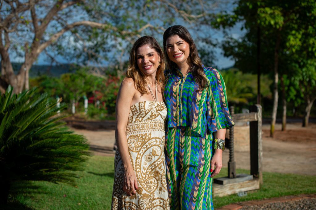 Carol Bezerra E Ursula Mota (4)_Easy Resize.com