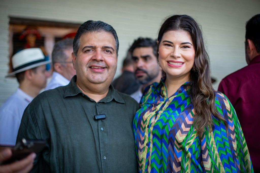 Felip E Ursula Mota (2)_Easy Resize.com