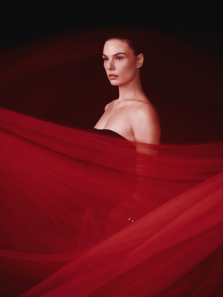 IsisValverde HickDuarte 35215  1 _Easy Resize.com