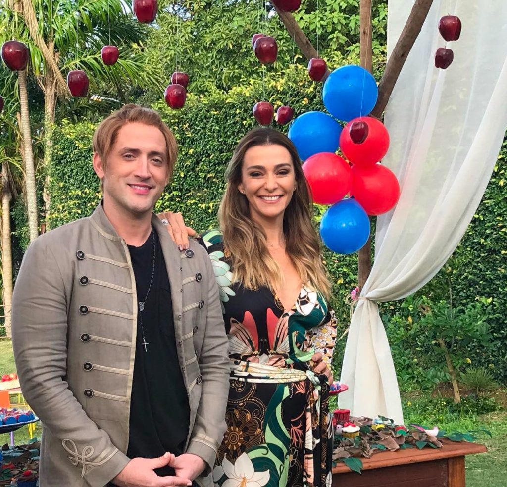 PG02_John Varvatos Linen Coat