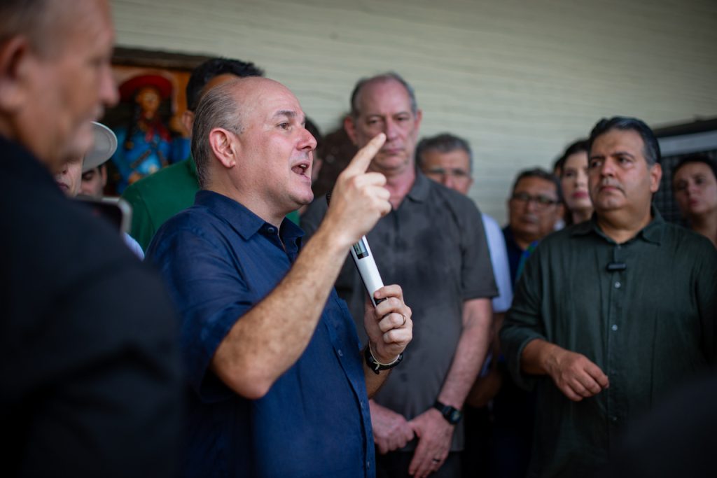 Roberto Cláudio (42)_Easy Resize.com