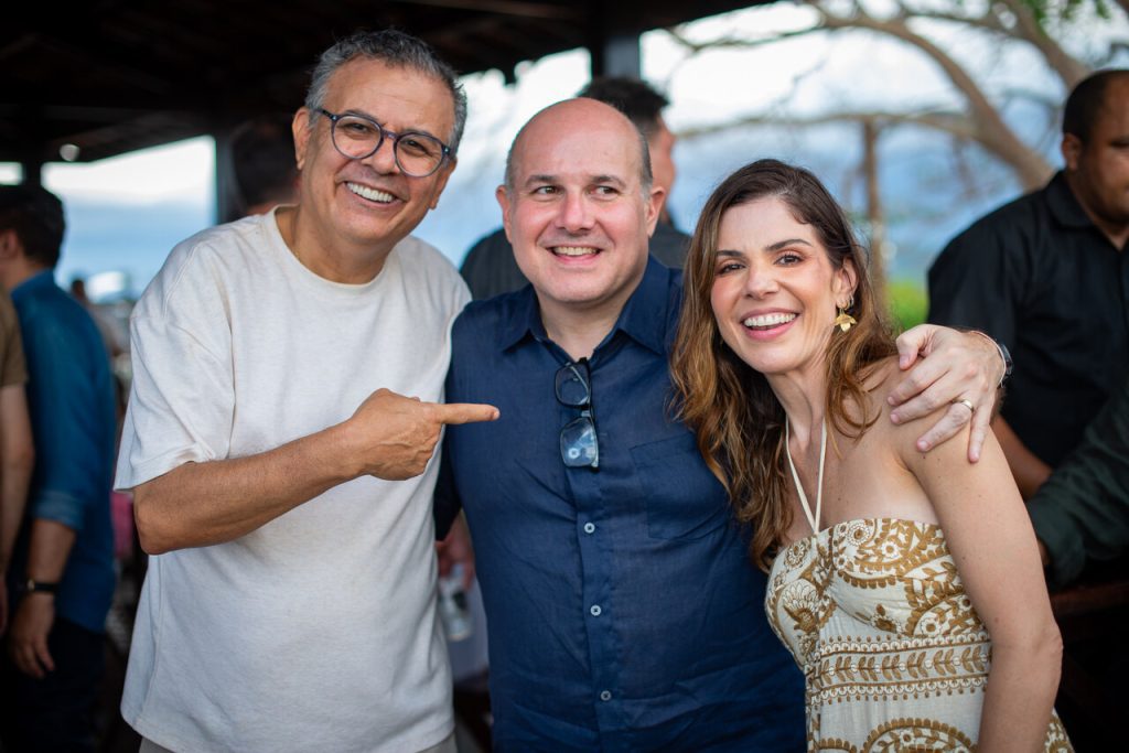 Valdir Fernandes, Roberto Cláudio E Carol Bezerra (2)_Easy Resize.com