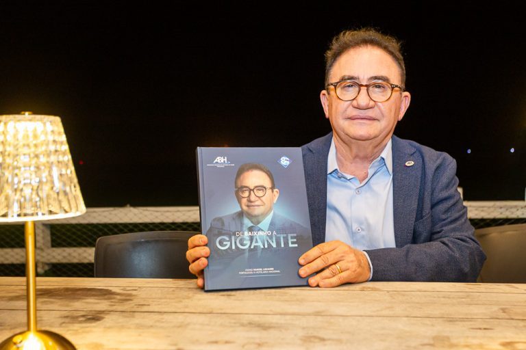 ABIH Nacional Promove O Lançamento Do Livro De Baixinho A Gigante   Com Manoel Linhares 9438