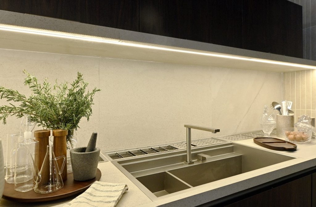 03bcd740d0a5408f970e3e1ca7c9762c