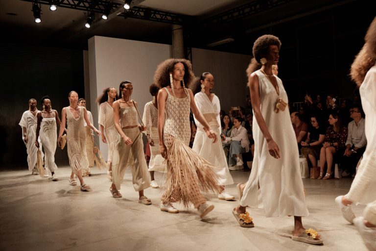 1810tr1701_5c_Easy Resize.com