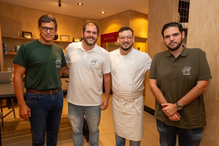 Degustação Exclusiva Do Camarão Orgânico Da Costa Negra 0478