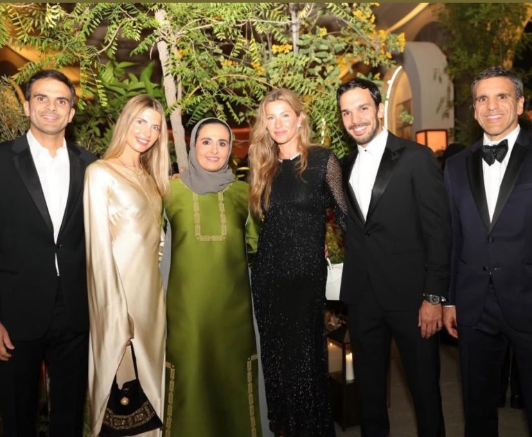 Gui E Laura Valente Al Mayassa Bint Hamad Al Thani Gisele Bundchen Joaquim Valente E Pedro Valente No Gala Franca Fund Em Doha