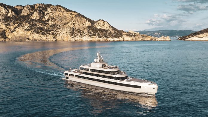 Armani_NoRush_Yacht_4
