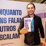 Lançamento Livro Enquanto Uns Falam Outros Escalam Artur Frota 9520