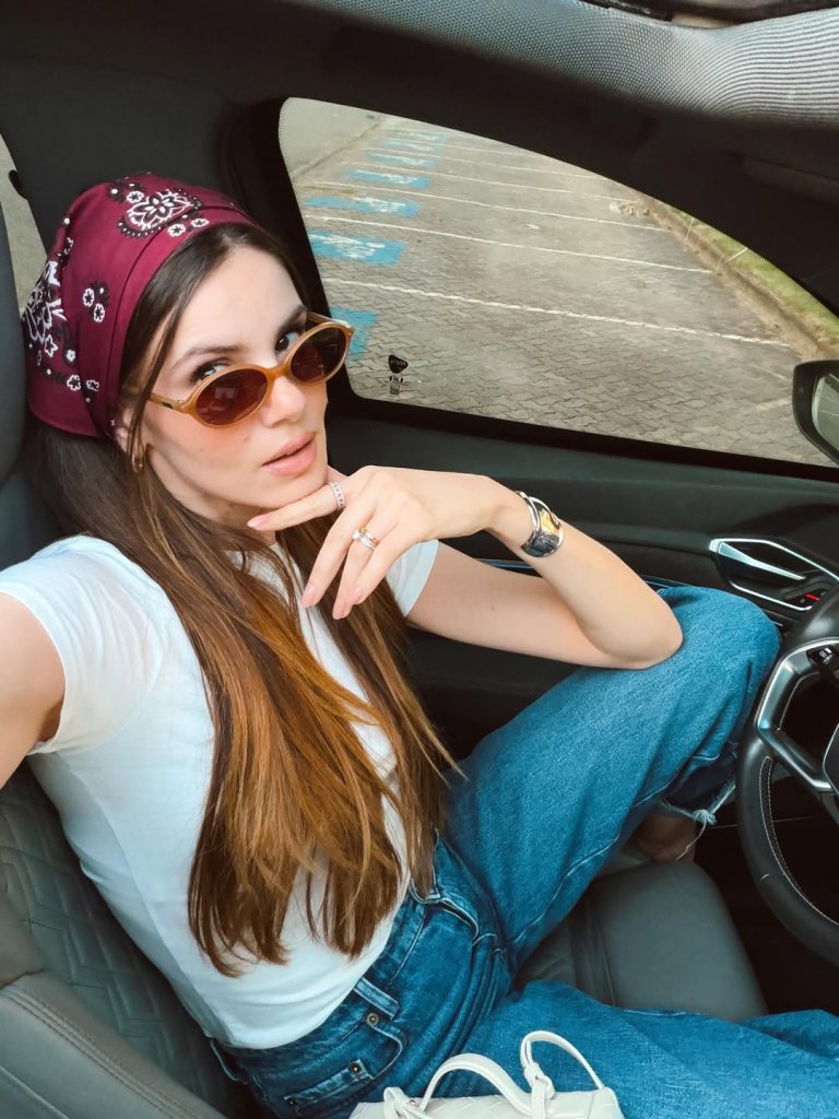 Camila 10